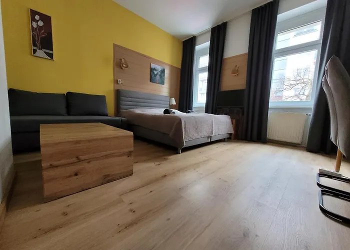 Aparthotel Leopoldauer With Air Conditioning 4*