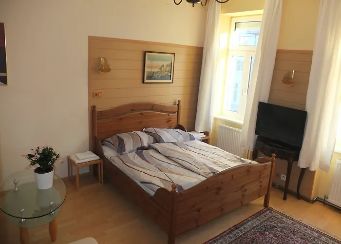 Aparthotel Leopoldauer With Air Conditioning 4*